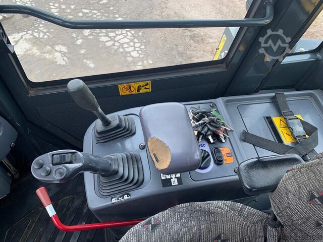 Carregadeira Komatsu WA250PZ-6