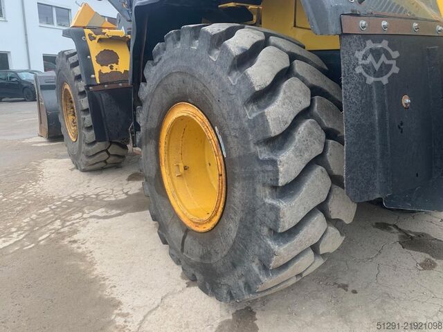 Carregadeira Komatsu WA250PZ-6