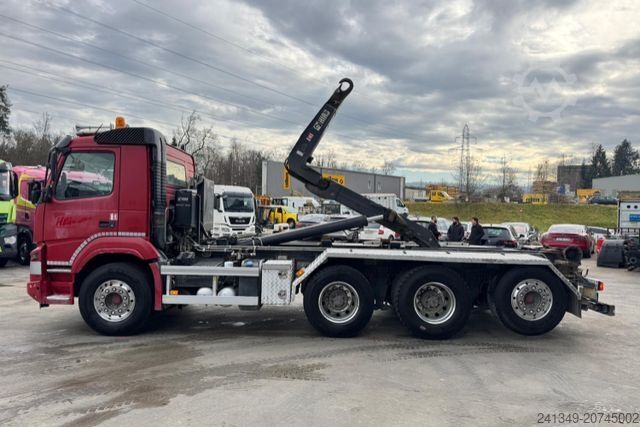 Camion benne à bras amovible VOLVO FMX-500 8x4 Tridem Hiab 26T