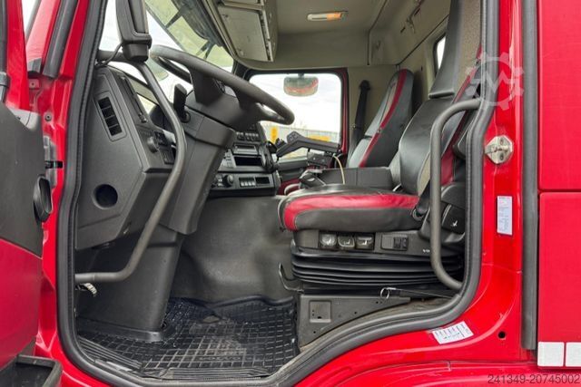 Camion benne à bras amovible VOLVO FMX-500 8x4 Tridem Hiab 26T