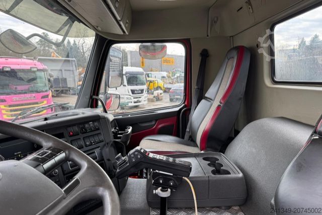 Camion benne à bras amovible VOLVO FMX-500 8x4 Tridem Hiab 26T