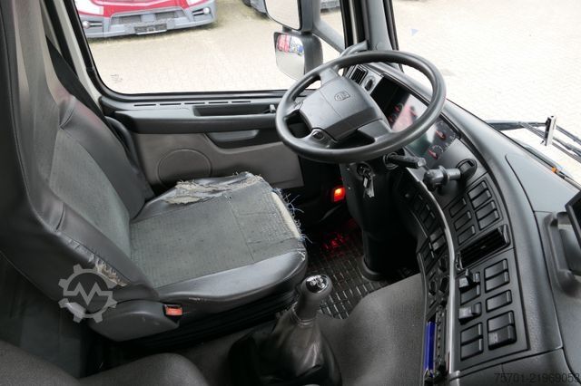 Φορτηγό πλατφόρμα με μουσαμά VOLVO FM9-260 Koffer Blatt/Luft alte Tacho LBW