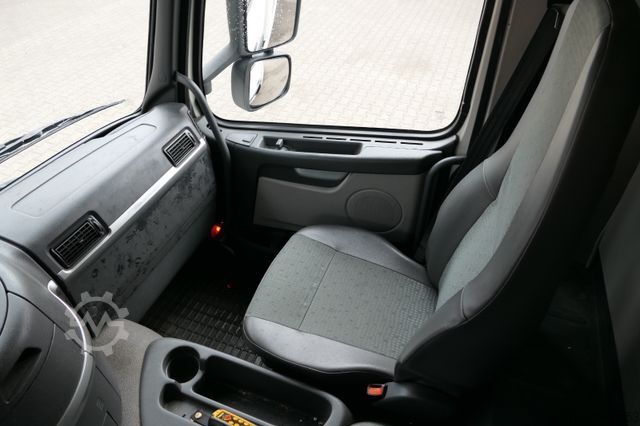 Φορτηγό πλατφόρμα με μουσαμά VOLVO FM9-260 Koffer Blatt/Luft alte Tacho LBW