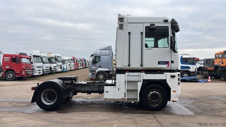 Standard tractor Renault AE 440 Magnum E-tech (BOITE MANUELLE / MANUAL G...