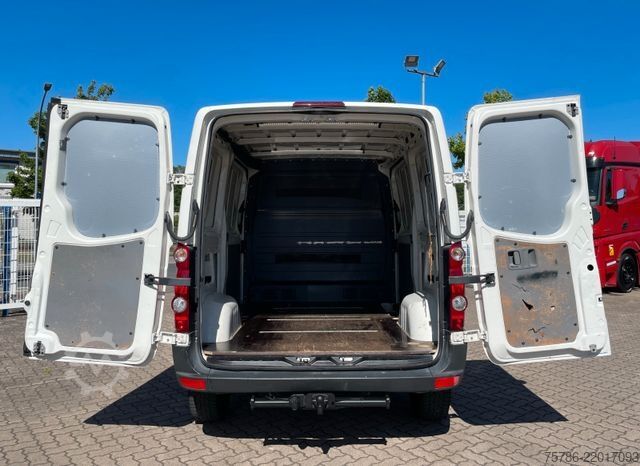 Furgoneta VW Crafter 35 KA/ L1H1/ AC/ 2xSchiebetür/ NAVI/ AHK