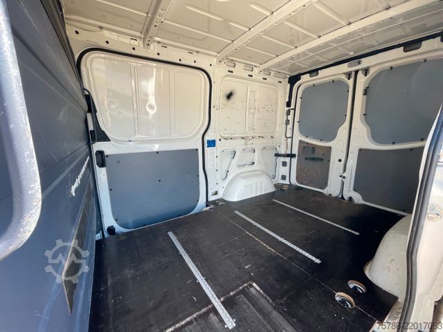 Furgoneta VW Crafter 35 KA/ L1H1/ AC/ 2xSchiebetür/ NAVI/ AHK