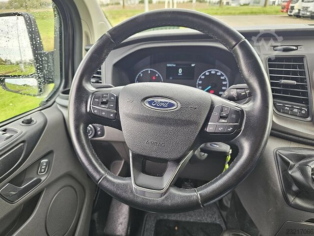 FORD TRANSIT CUSTOM 2.0 L1H1 Navi Euro6 Camera Bumpers-Kleur 1e Eigenaar 130Pk 3-Zits! FORD TRANSIT CUSTOM 2.0 L1H1 Navi Euro6 Camera Bumpe...