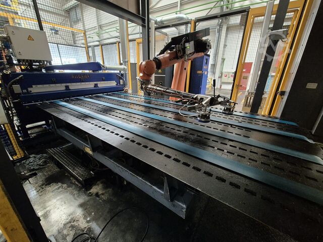 Board loader "STR 4" KUKA KR100 R3500 press