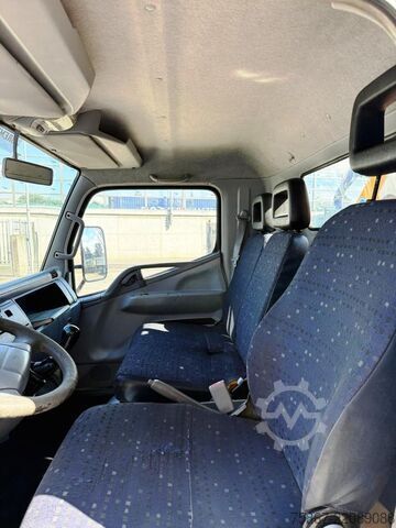 LKW mit Festaufbau Mitsubishi Canter 3C15