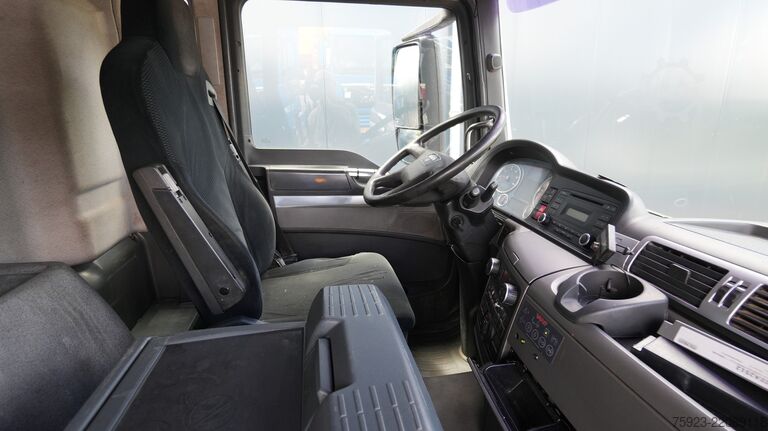 Kranwagen MAN TGS 26.440 6x6 cable system tipper truck with p...