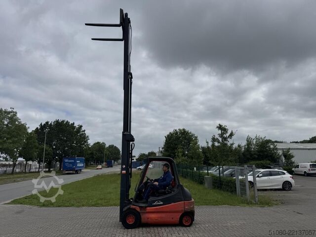 Carrello elevatore elettrico a 4 ruote Linde E30-02