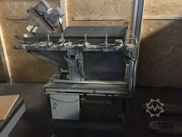 Sistem sortiranja pokretnih ko utisaka za male četkice Das Frölich Band Förderanlage mit Steigförderband