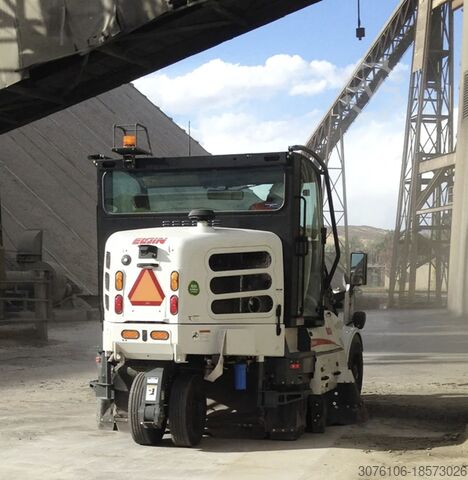 Straatveger Elgin Pelican