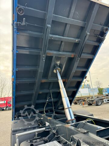 Camión volquete DAF LF 290 CASSONE RIBALTABILE 3 LATI