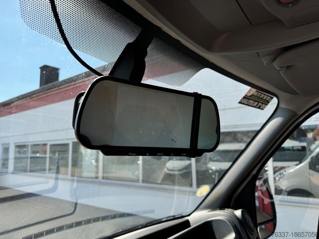 Cattle truck Renault Master Tiertransporter mit Auffahrramp