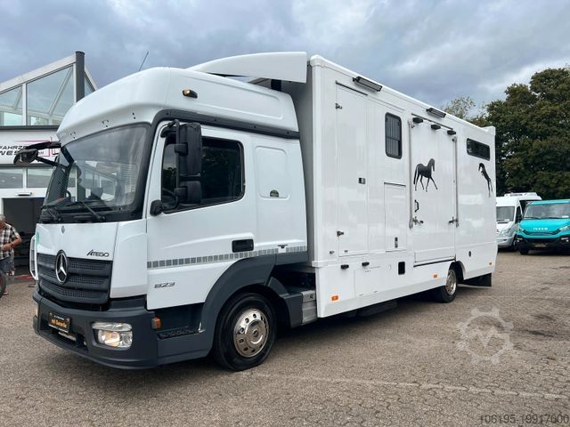 Transporteur de bétail MERCEDES-BENZ Atego 823 Pferdetransporter *4-Pferde+Zimmer*
