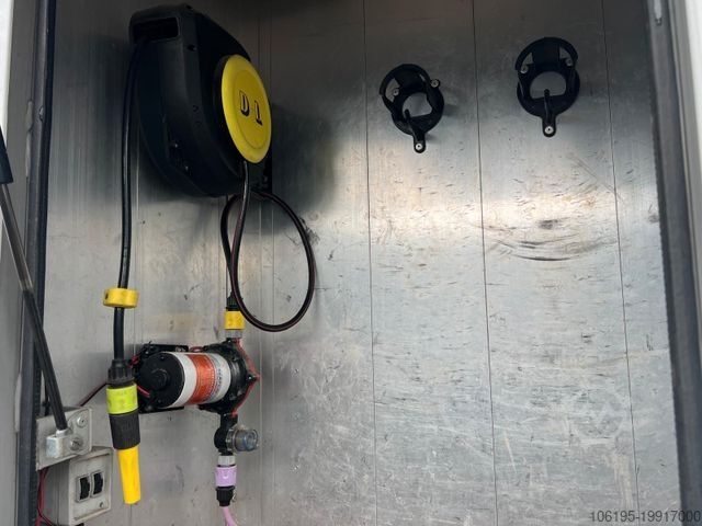 Transporteur de bétail MERCEDES-BENZ Atego 823 Pferdetransporter *4-Pferde+Zimmer*