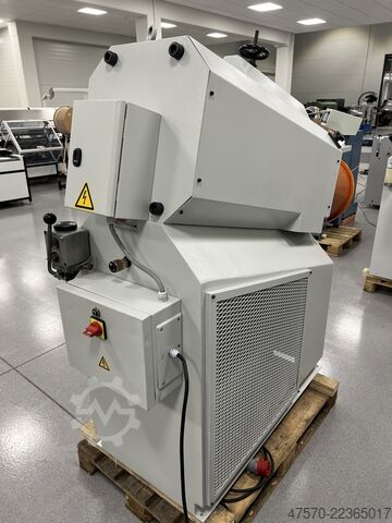 Etiketstansmachine Ram punch AMC Hydromatic 220 Label die cutter