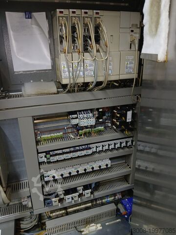 Centro de torneamento e fresagem CNC Traub TNA300