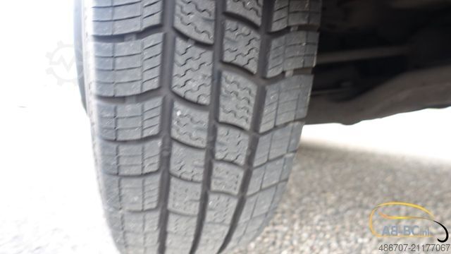 Távolsági autóbusz MERCEDES-BENZ Sprinter 516 21 Sitze mit großem Gepäck