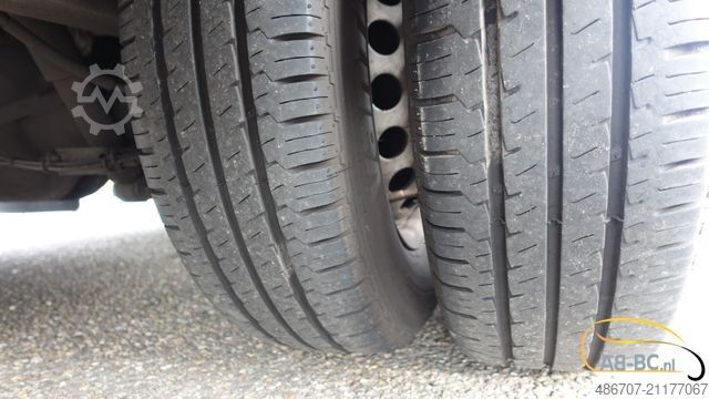 Távolsági autóbusz MERCEDES-BENZ Sprinter 516 21 Sitze mit großem Gepäck