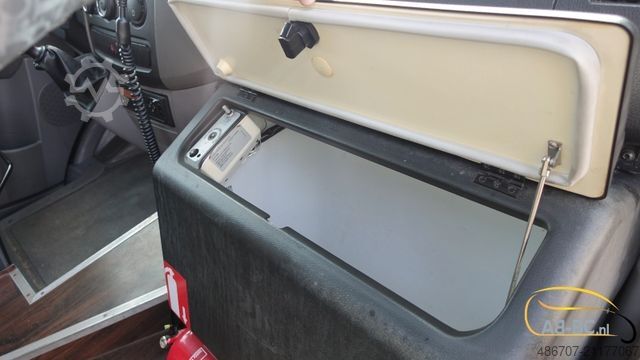 Távolsági autóbusz MERCEDES-BENZ Sprinter 516 21 Sitze mit großem Gepäck