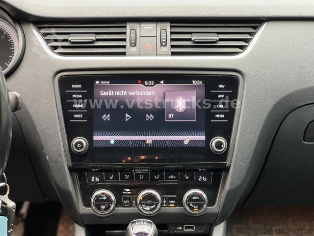 Minibus SKODA Octavia Combi Scout 4x4