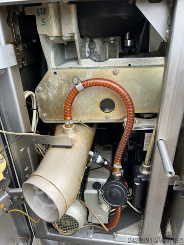 Vakuová plnička s plněním Handtmann VF 628