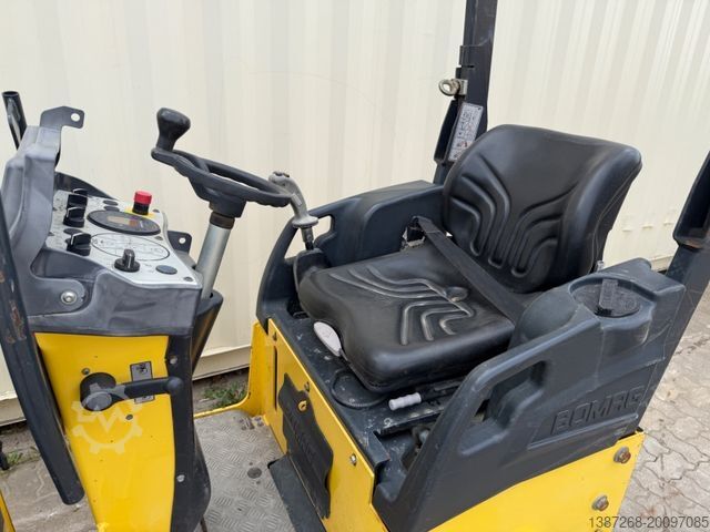 Tek tamburlu silindir BOMAG BW80AD-5 / 2020 BJ / 426 H / 1.550 KG