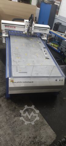 Frezer bramowy dwukolumnowy PFEIFER technology & innovation SkyCNC  WL2412