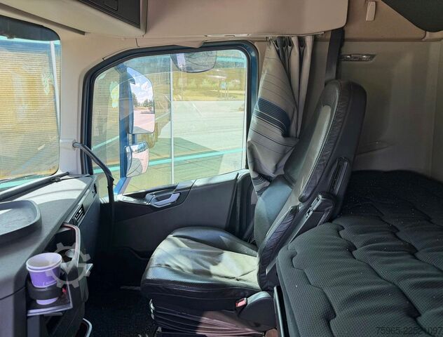 Camion frigorifique VOLVO FH 16.650 XL 6X2 FULL AIR FULL OPTIONS SIDE DOOR