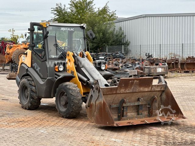 Kolový nakladač MECALAC AX 850 4x4 Schaufel Greifschaufel 2.539 Std.
