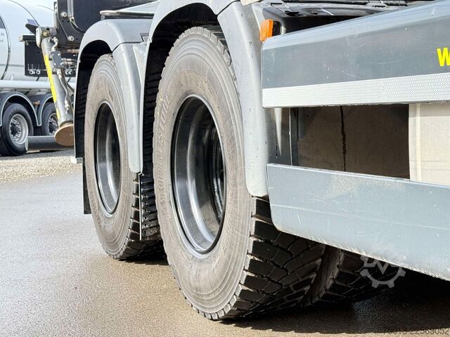 Camião florestal MAN TGX 33.510 BL CH 6X4 mit TajfunLIV 150Z96,MIETE?