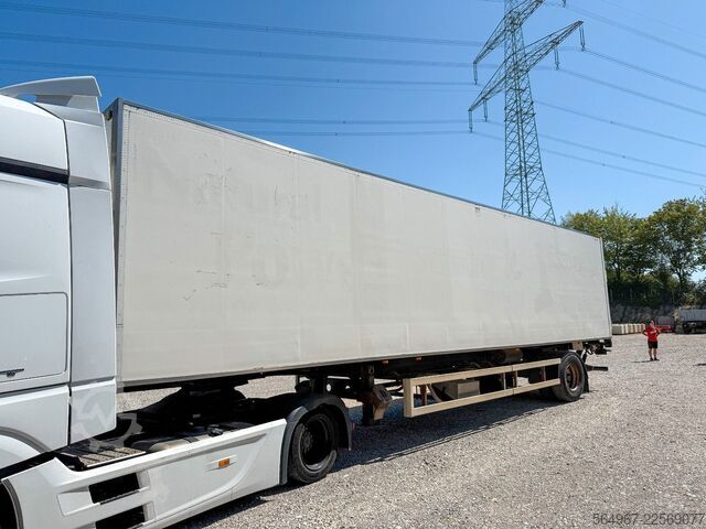 Skåpsemitrailer KÖGEL SVKA10 1-Achs Ladebordwand