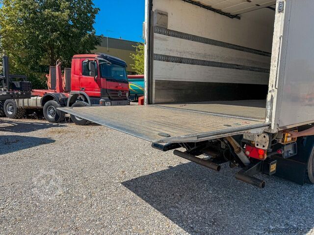 Skåpsemitrailer KÖGEL SVKA10 1-Achs Ladebordwand