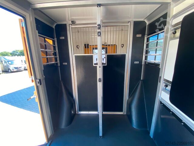 Viehtransporter RENAULT Master STX 3 Sitzer Haras  Automatik