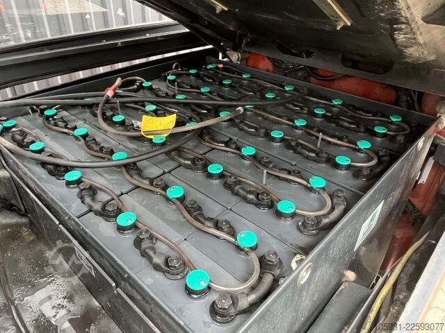 Stivuitor electric cu 4 roți Linde E40HL-01