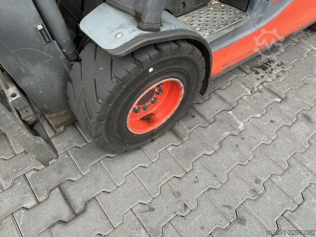 Stivuitor electric cu 4 roți Linde E30HL-01/600