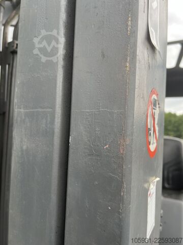 Stivuitor electric cu 4 roți Linde E30/600-02