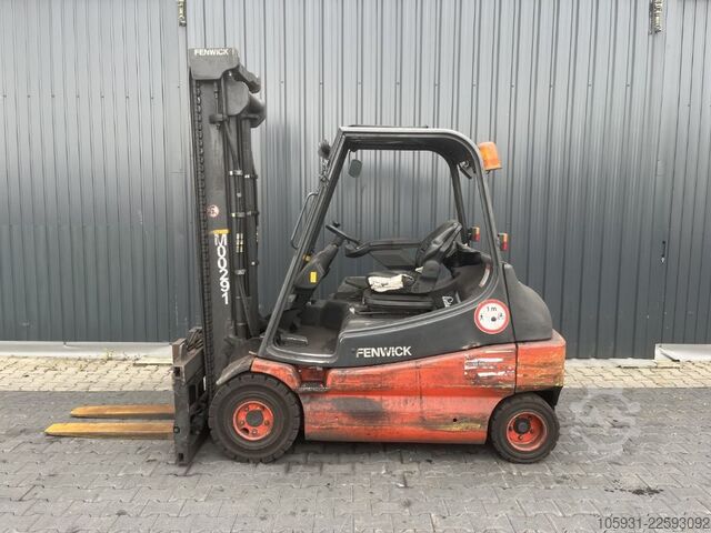 Stivuitor electric cu 4 roți Linde E30-03