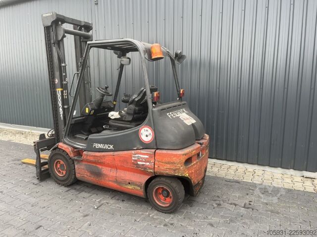 Stivuitor electric cu 4 roți Linde E30-03