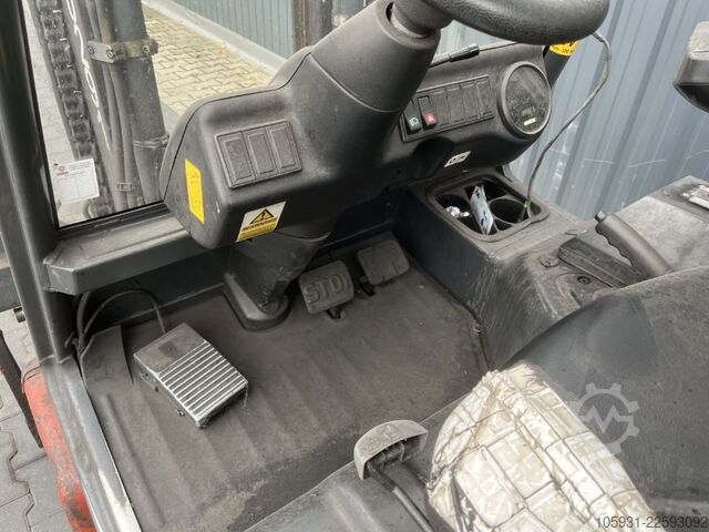 Stivuitor electric cu 4 roți Linde E30-03
