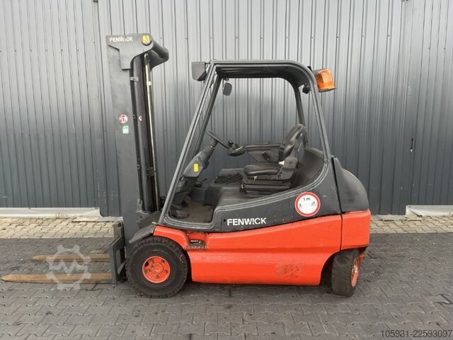 Stivuitor electric cu 4 roți Linde E25-02