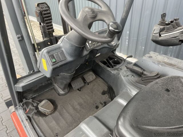 Stivuitor electric cu 4 roți Linde E25-02