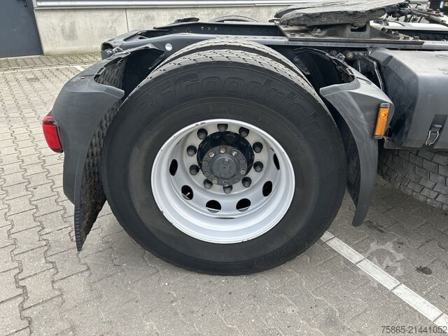 Standard-SZM DAF CF 330 FT Sleeper Cab / 645 dkm / NL Truck