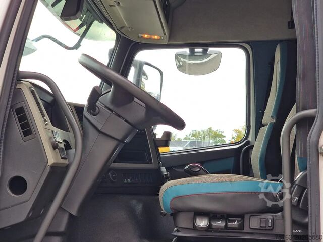 Fahrgestell mit Fahrerhaus Volvo FM 380 Globetrotter 6x2 Chassis - Loadlift - 4...