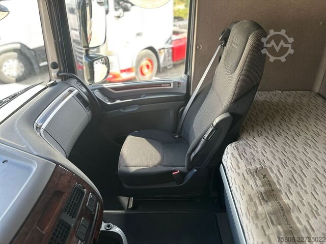 Standard nyergesvontató DAF XF460 SSC Intarder 2Tanks 1275Liter Xenon