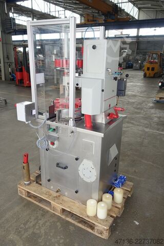 Első pezsgődugózó gép Bertolaso 