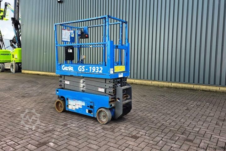 Podnośnik nożycowy Genie GS1932 Electric, Working Height 7.8 m, 227kg Capac