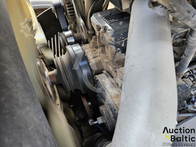 Traktor New Holland T 8040